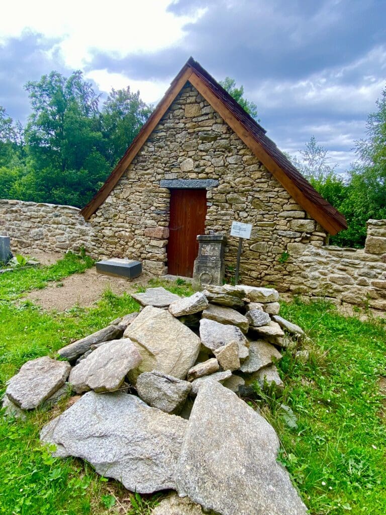 #39: Velmi starý kostel sv. Vavřince, Klení (Novohradské hory)